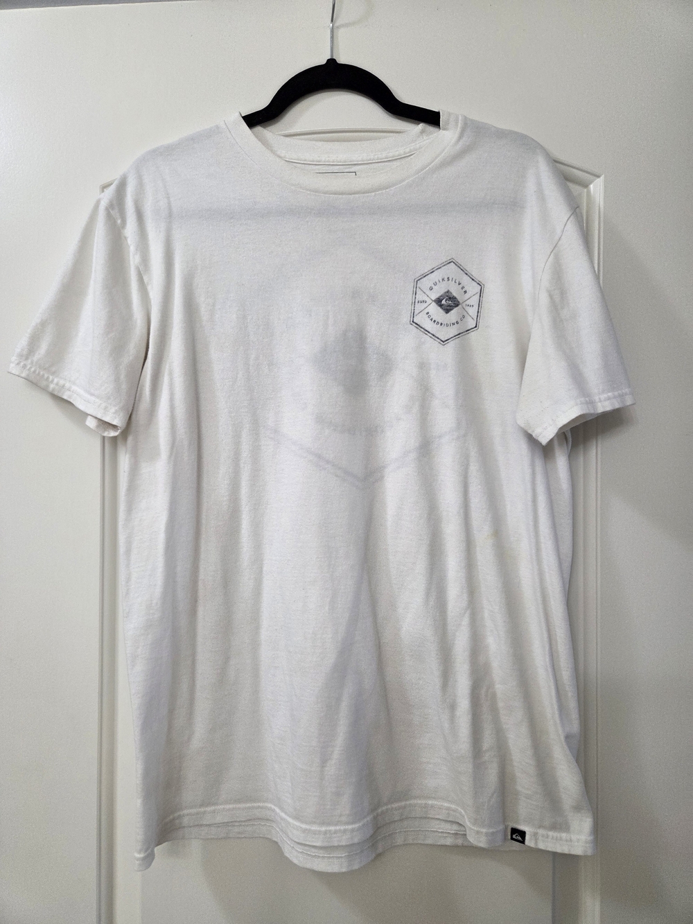 Quiksilver White Short-Sleeve Graphic Pocket Tee